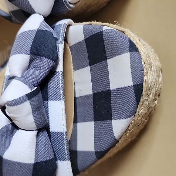 Heels - Picture 2 of 7